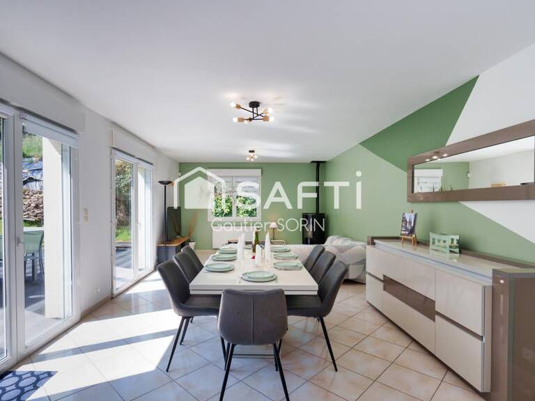 Maison contemporaine rénovée de 138 m²  Vie de plain-pied  Jardin paysagé avec ruisseau — photo 1