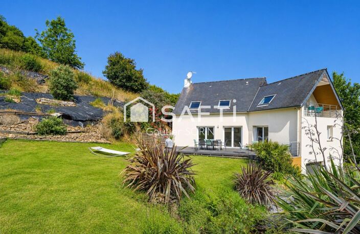 Maison contemporaine rénovée de 138 m²  Vie de plain-pied  Jardin paysagé avec ruisseau — photo 2