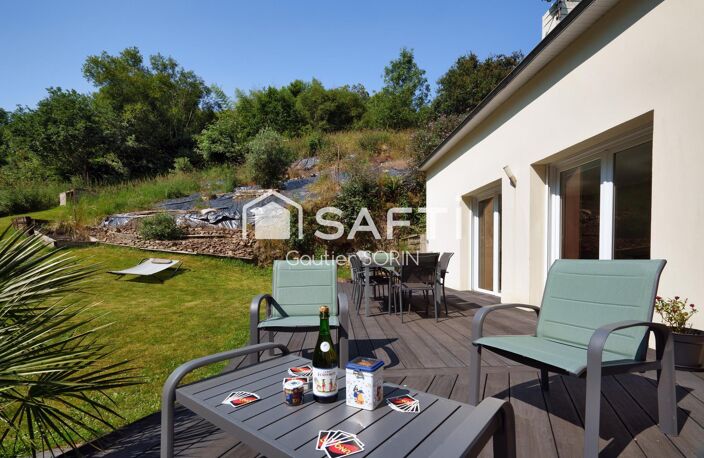 Maison contemporaine rénovée de 138 m²  Vie de plain-pied  Jardin paysagé avec ruisseau — photo 4