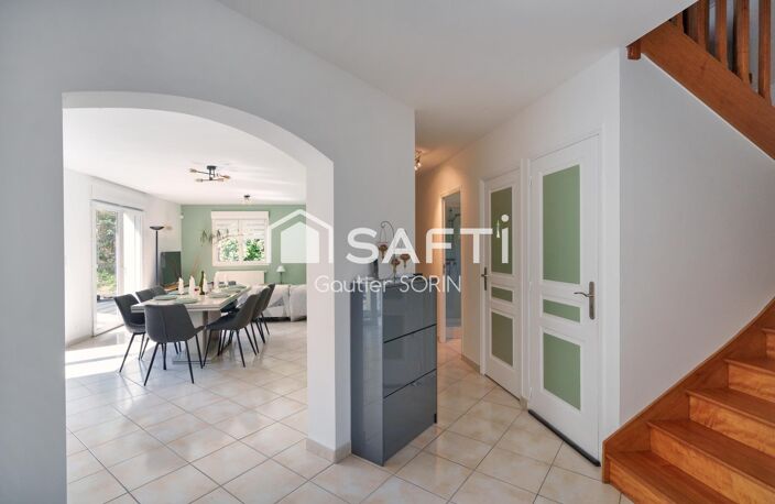 Maison contemporaine rénovée de 138 m²  Vie de plain-pied  Jardin paysagé avec ruisseau — photo 5