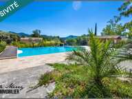 Propriété parfaitement entretenue - maison de plain-pied (construction 2020) d'environ 110 m2 - 3 chambres dont une suite parentale - garage de 20 m2 isolé et carrelé - piscine 6*12 - jardin magnifique d'un peu plus de 1550 m2 - superbe vue dégagée - forage - eau de ville et tout à l'égout - aucun travaux à prévoir — photo 4