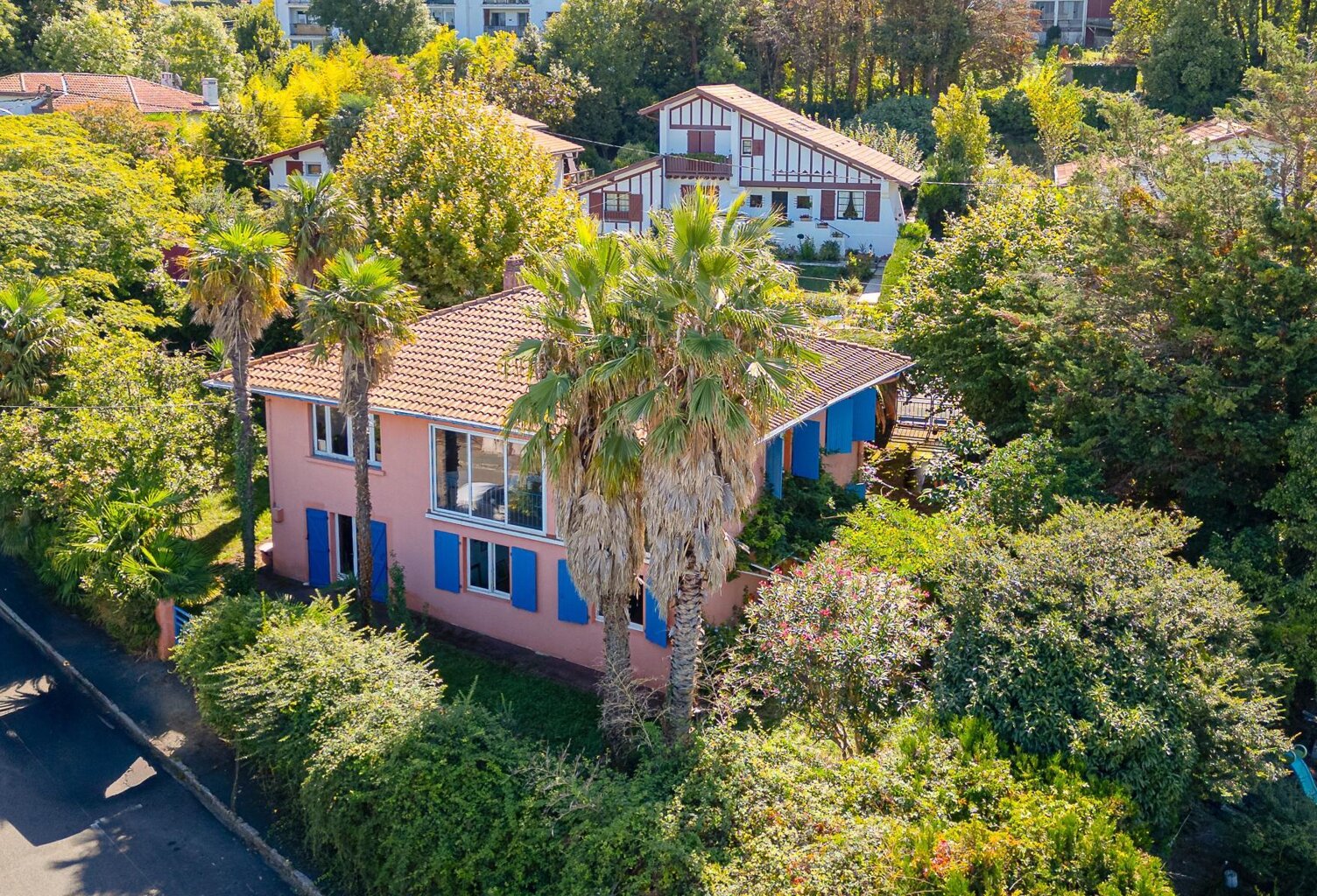 HENDAYE - CENTRE VILLE - Une maison singulière aux accents d'ailleurs — photo 1