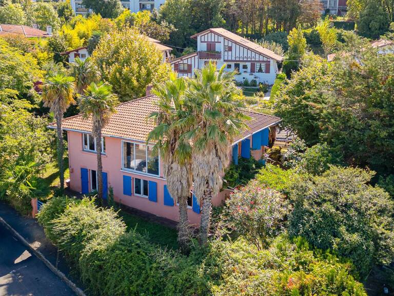HENDAYE - CENTRE VILLE - Une maison singulière aux accents d'ailleurs — photo 1