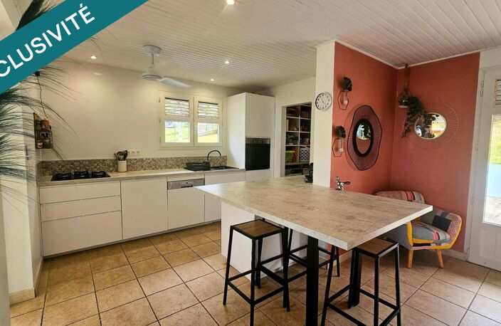 Le Marin  Maison plain-pied, grand terrain, dépendance et échappée mer — photo 4