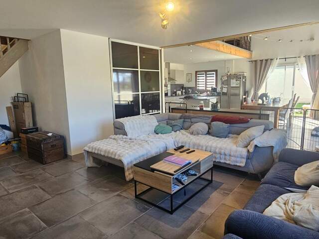 Maison familiale récente avec 4 Chambres. — photo du bien