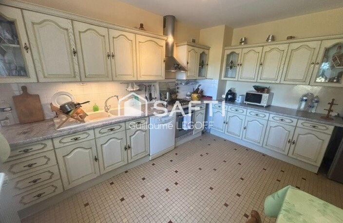 Maison avec piscine sur beau terrain arboré — photo 4