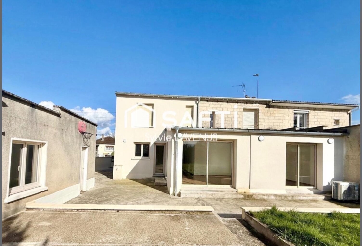 A SOISSONS, PROCHE HYPER CENTRE VILLE,  MAISON DE 165 M2 SUR SON TERRAIN DE 587 M2. — photo 1