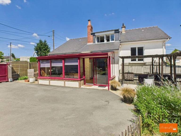 MAISON FAMILIALE DE 160 M² EN PLEIN CENTRE-VILLE DE MAYENNE — photo 1