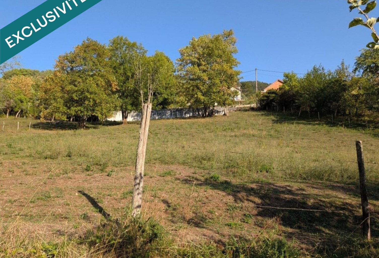 TERRAIN CONSTRUCTIBLE DE 2788 m²  CENTRE-VILLE DE SALINS-LES-BAINS  VUE DÉGAGÉE — photo 1