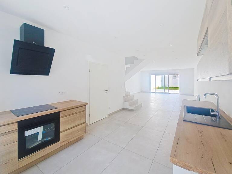 Maison entièrement rénovée avec 3 chambres, 1 bureau, terrasse et jardin aux portes des frontières ! — photo 1