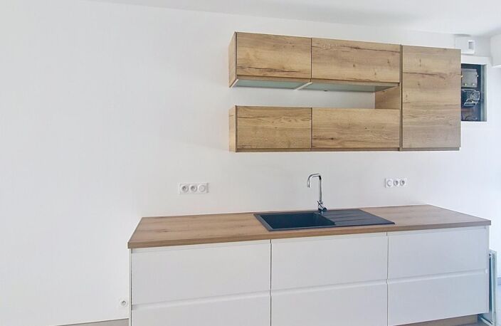 Maison entièrement rénovée avec 3 chambres, 1 bureau, terrasse et jardin aux portes des frontières ! — photo 2