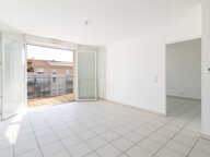 LES TROIS-LUCS : T2 de 45 m2 avec Terrasse et Parking — photo 3