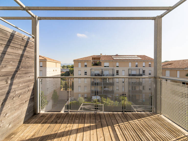 LES TROIS-LUCS : T2 de 45 m2 avec Terrasse et Parking — photo 1