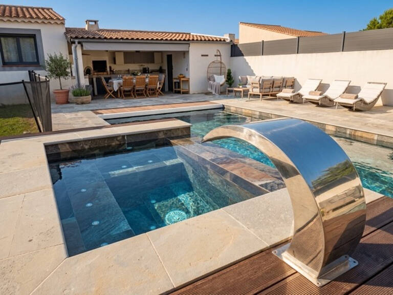 Marignane : location maison T6 meublée avec piscine, dépenda — photo 1