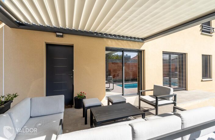 ANSE – Maison familiale avec piscine – hypercentre – prestations de qualité — photo 2