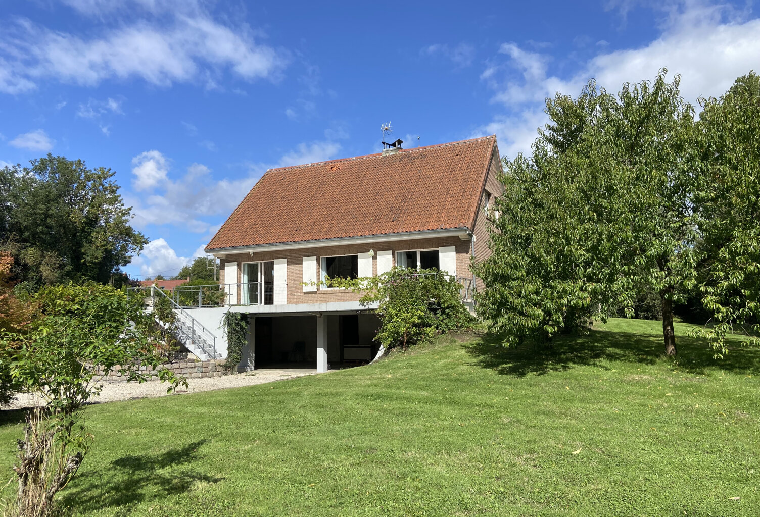 Maison individuelle dans un parc arboré avec plan d'eau Sect — photo 1