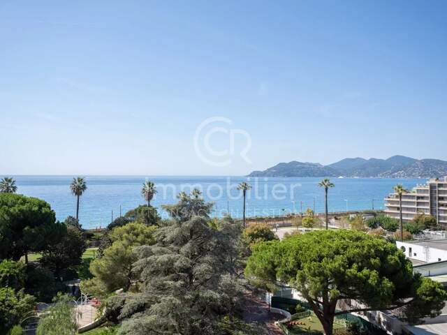 Cannes-La-Bocca – 2 pièces rénové avec vue mer, piscine et garage — photo du bien