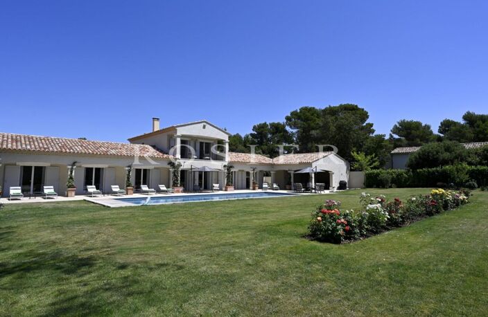 Ménerbes : propriété contemporaine avec piscine et vue sur le Lu — photo 3