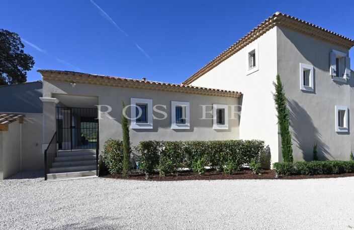 Ménerbes : propriété contemporaine avec piscine et vue sur le Lu — photo 5