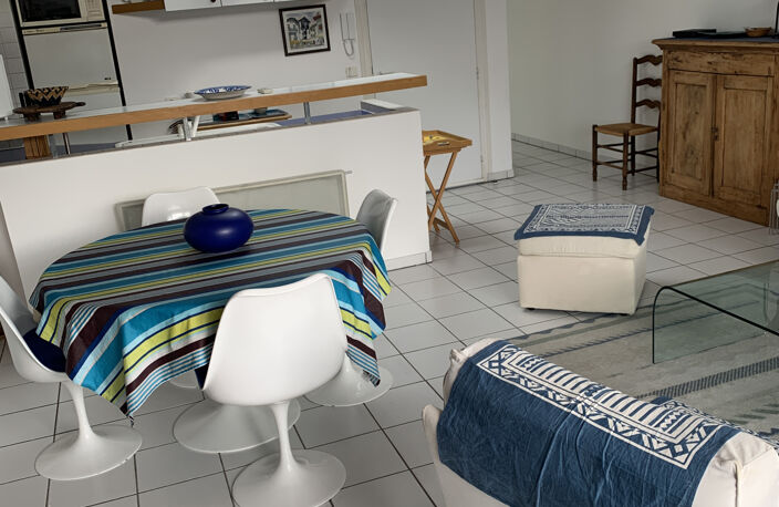 A DEUX PAS DE LA PLAGE, en centre ville, spacieux T3 avec PA — photo 4