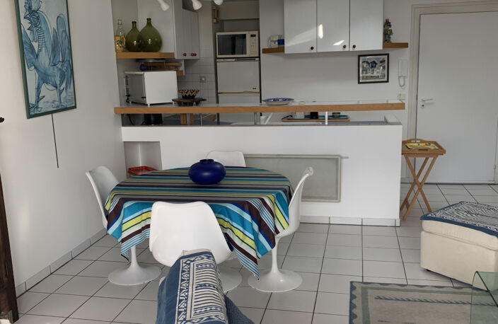 A DEUX PAS DE LA PLAGE, en centre ville, spacieux T3 avec PA — photo 5
