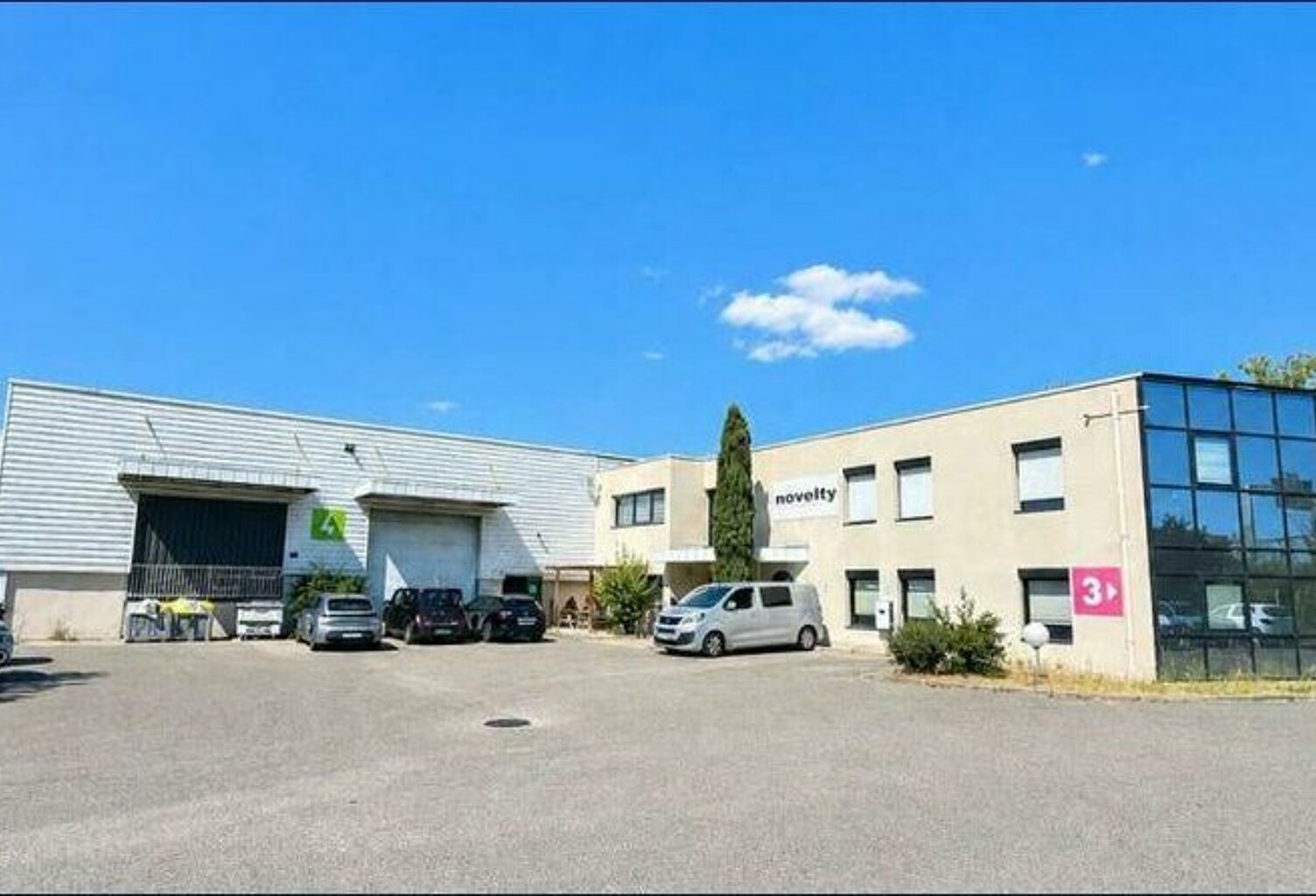 ENTREPOT LOGISTIQUE à LOUER — photo 1