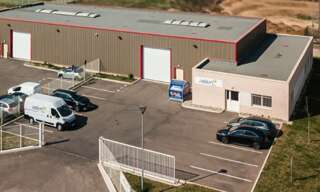 Commerce  475 m² à louer à Chassieu (69680)