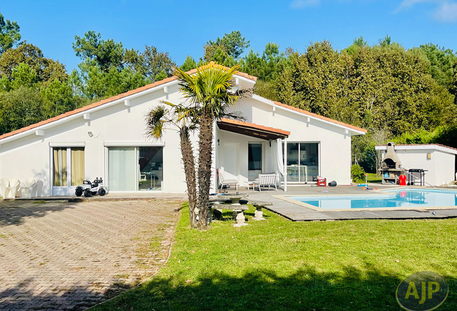 Maison de 200 m² avec grand jardin à Mios avec  piscine — photo 1