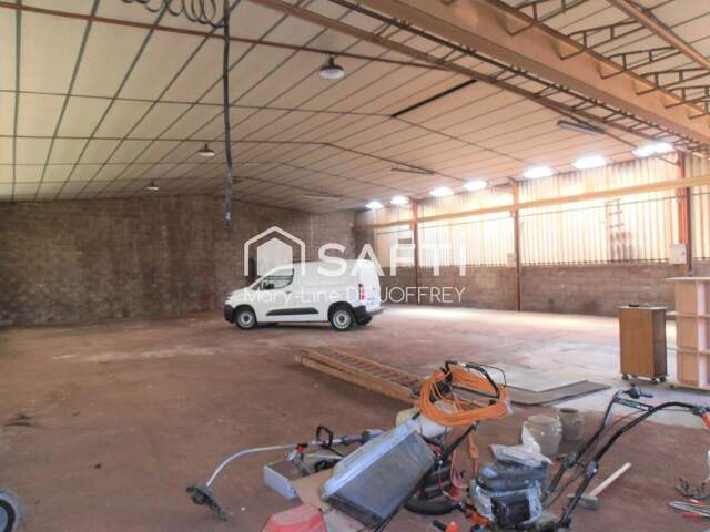 Maison et hangar de 360 m2 — photo du bien