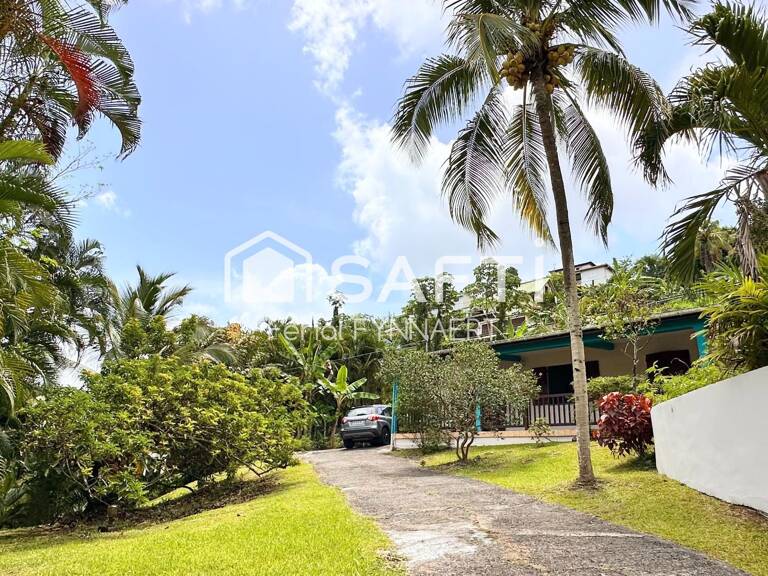 Jolie maison de plain-pied avec piscine et jardin — photo 1