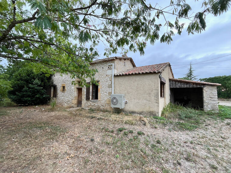 A 5 minutes de Monflanquin et 15 mn de Villeneuve sur Lot, en campagne, sans voisin proche, cette maison en pierres de plain pied  plaira à qui veut vivre tranquille à la campagne ! Sa surface de 57,60 m² offre une grand séjour avec coin cuisine et poële — photo 1