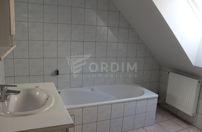 AUXERRE, appartement F2 dans petit immeuble — photo 4
