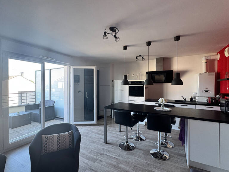 LA BAULE -SECTEUR GUÉZY -T2 AVEC TERRASSE, PARKING ET CAVE — photo 1