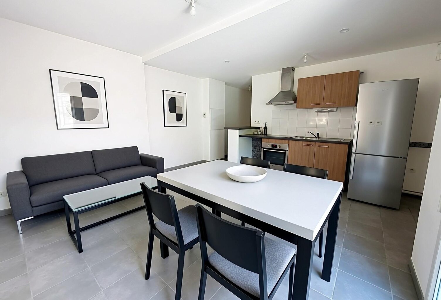 Idéal investisseur  Appartement T2 vendu loué avec stationnements. — photo 1