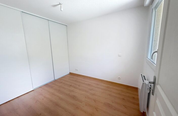 Idéal investisseur  Appartement T2 vendu loué avec stationnements. — photo 4