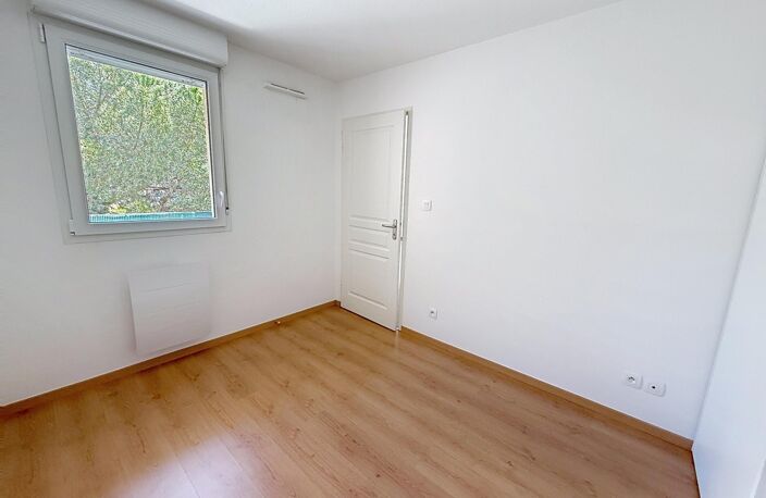 Idéal investisseur  Appartement T2 vendu loué avec stationnements. — photo 5