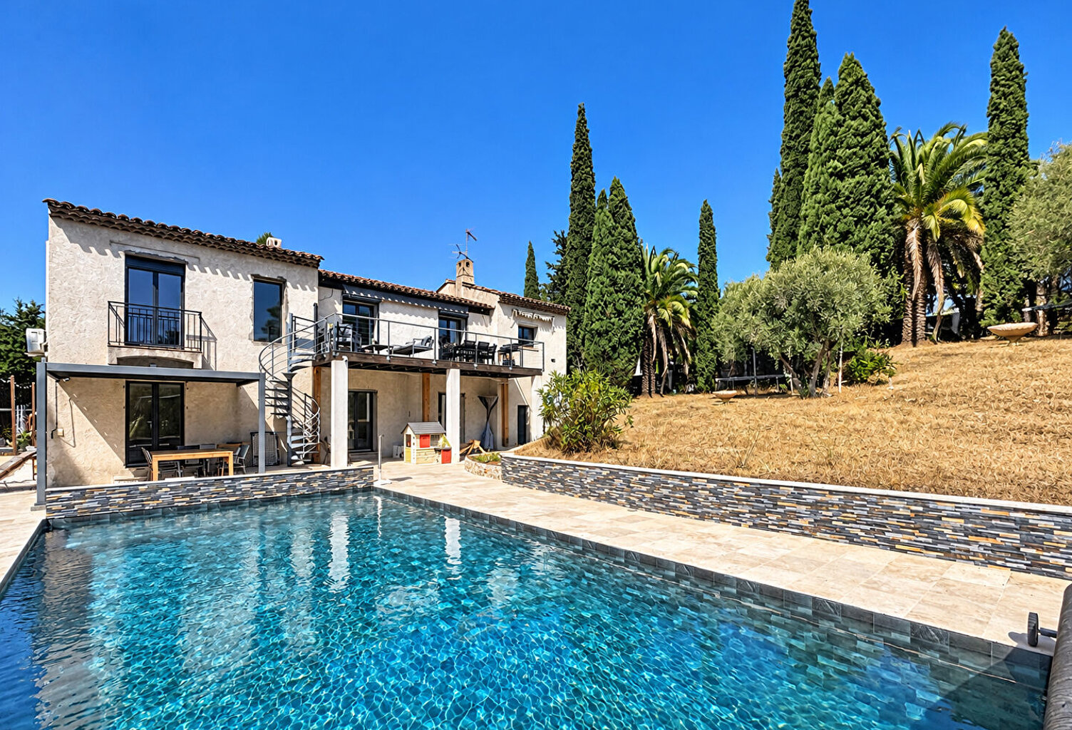 Tour de mare,  Villa 156 m² entièrement rénovée avec piscine — photo 1