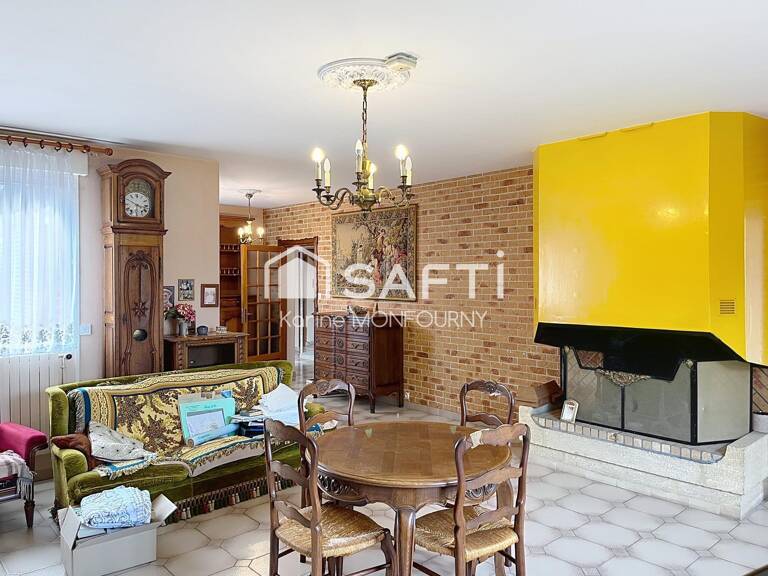 Maison spacieuse avec garage, jardin et dépendances — photo 1