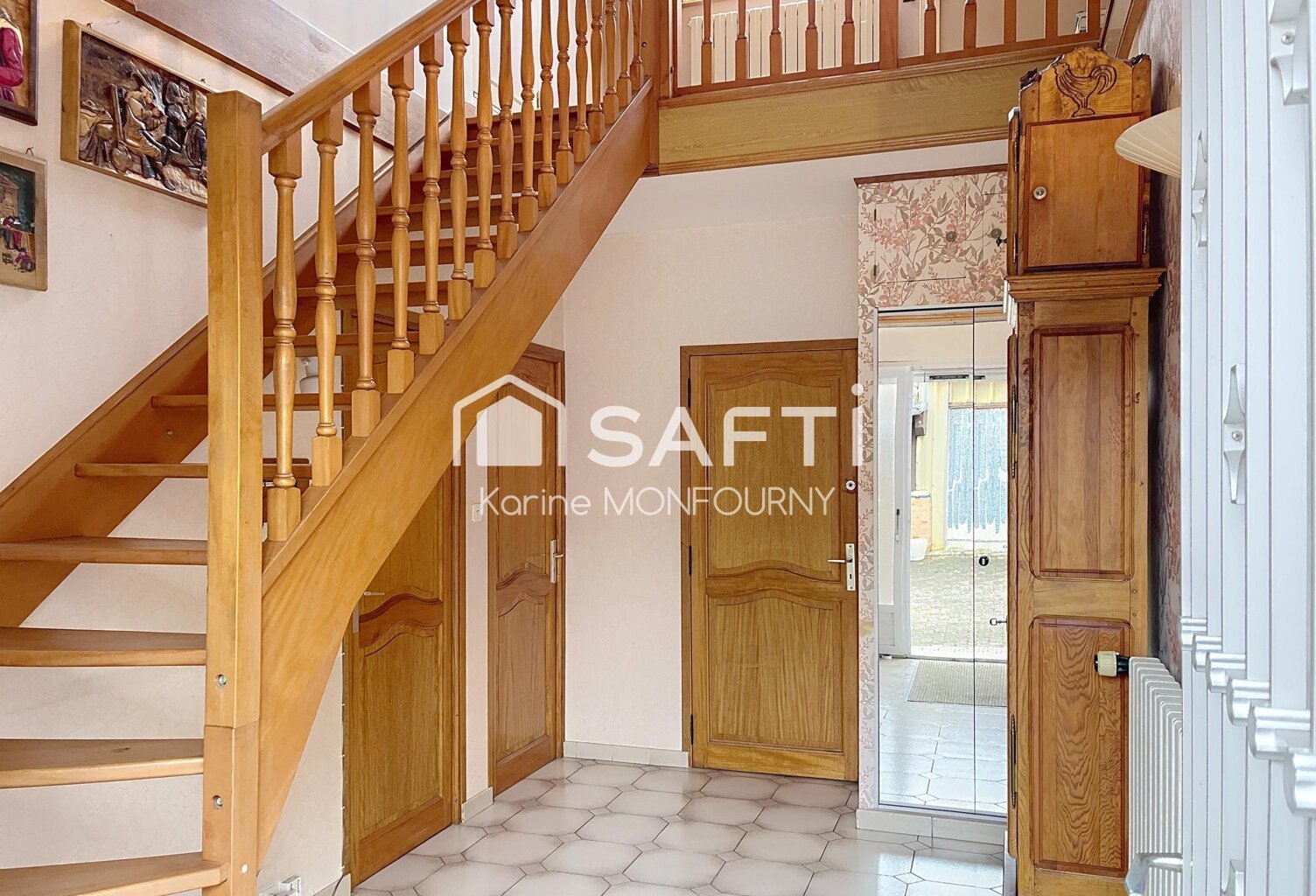 Maison spacieuse avec garage, jardin et dépendances — photo 1