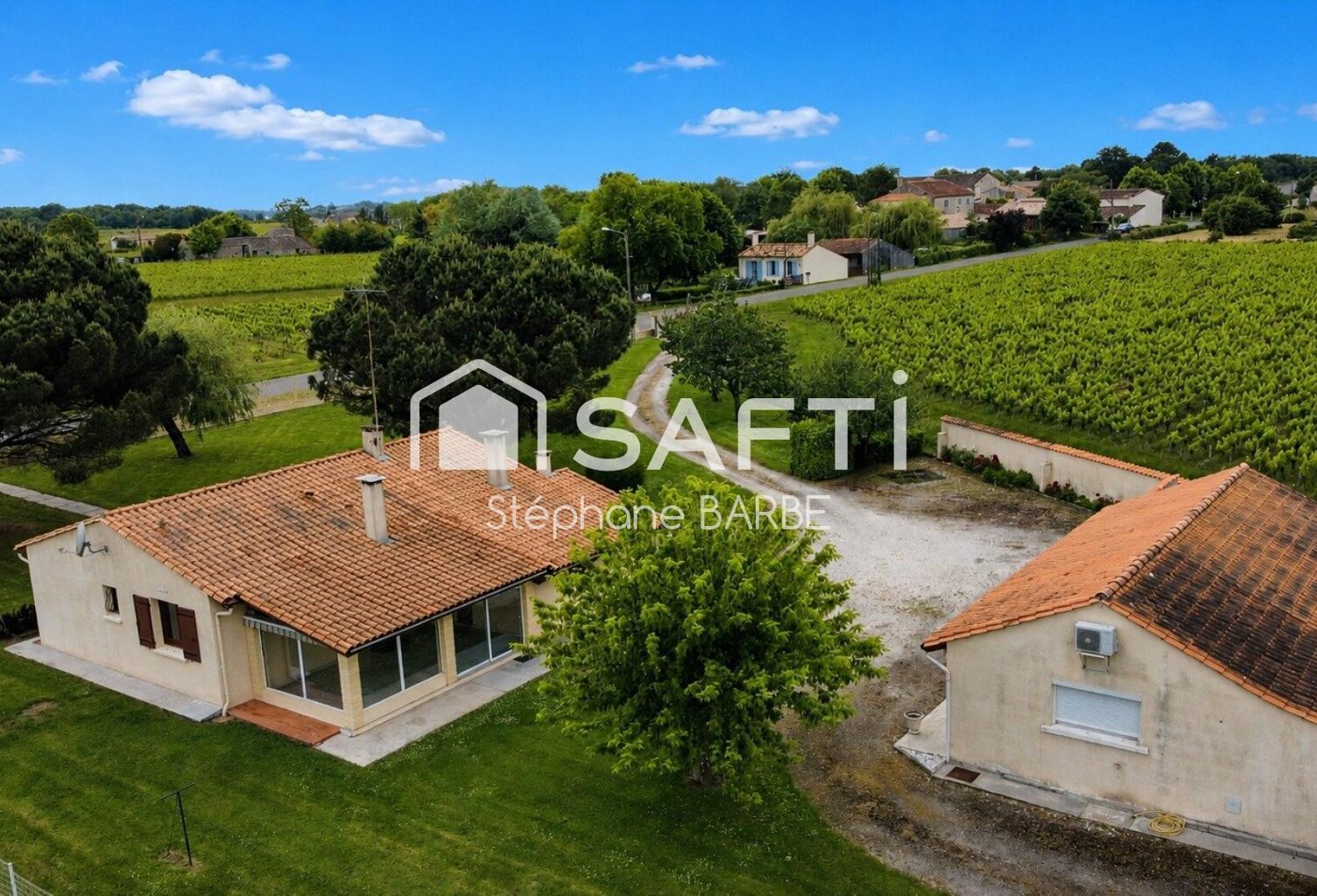 Maison sans vis-à-vis avec double garage, hangar et dépendances — photo 1
