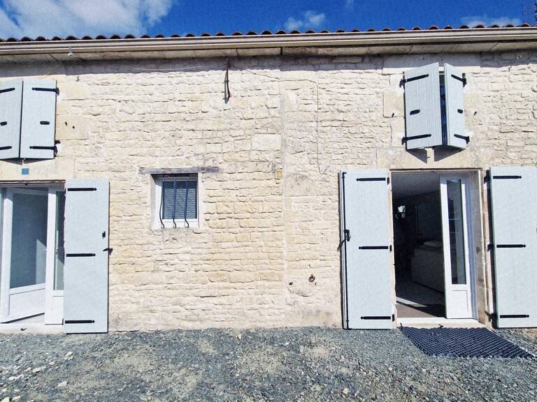 Maison rénovée avec le charme de la pierre — photo 1