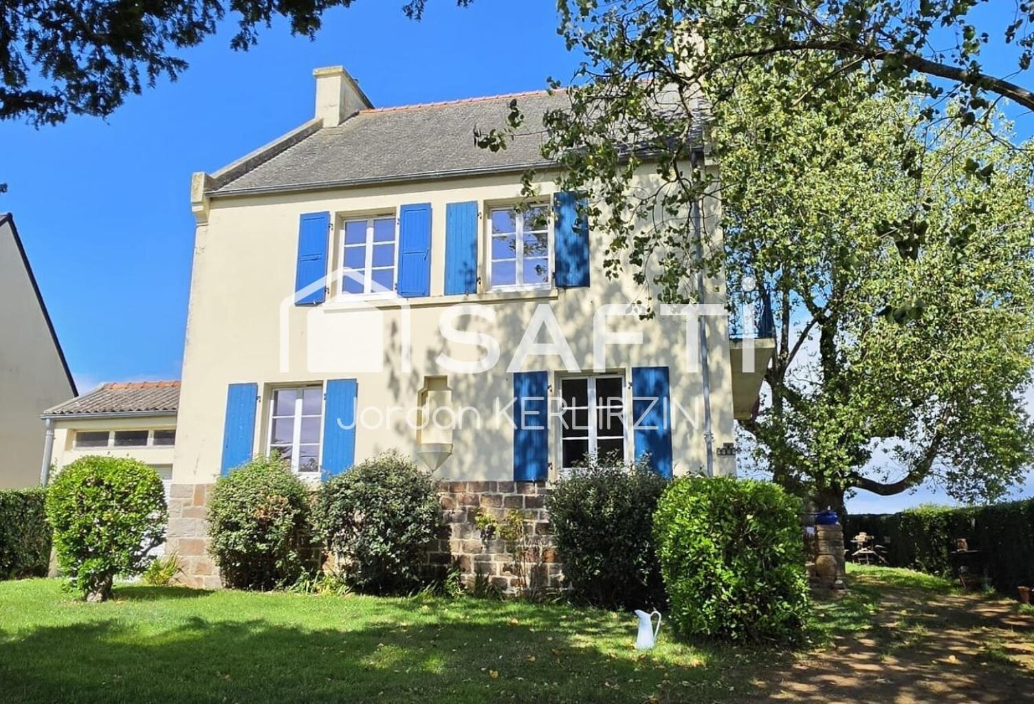 Maison de bourg de 131 m²  6 pièces  4 chambres  Terrain de 795 m² — photo 1