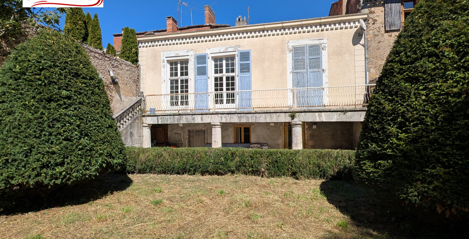 DANS LE CENTRE HISTORIQUE DE CONFOLENS,  INVESTISSEMENT LOCA — photo 1