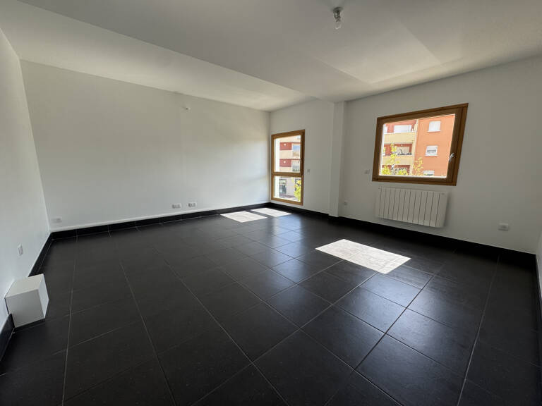 IDEALEMENT SITUE / Place du Forez ANDREZIEUX — photo 1