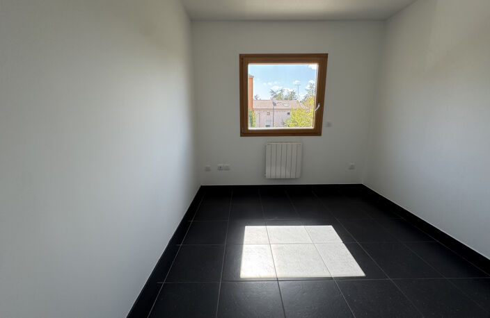 IDEALEMENT SITUE / Place du Forez ANDREZIEUX — photo 5
