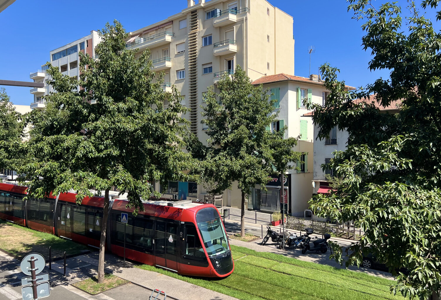 NICE OUEST Californie / Carras : Atypique 2 Pièces Double Vitrage Climatisation Cuisine Equipée Tramway Plages — photo 1