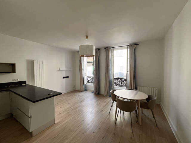 Appartement T2 au centre-ville dans un immeuble avec ascenseur — photo du bien