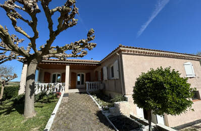 Grande maison avec terrasse, terrain de 2 500 m2 — photo du bien