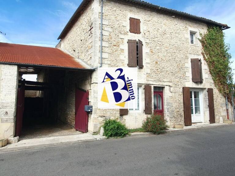Située à 20 minutes d'Angoulême, maison de village — photo 1