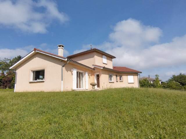 Lumineuse maison familiale de 130 m² sur sous-sol avec véranda – Terrain de 1288 m² à Charly (69) — photo du bien